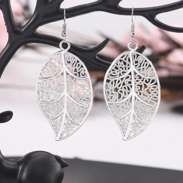 Silver Leaf Dangle Earrings – S925 Sterling Silver Nature-Inspired Jewelry - Image 3